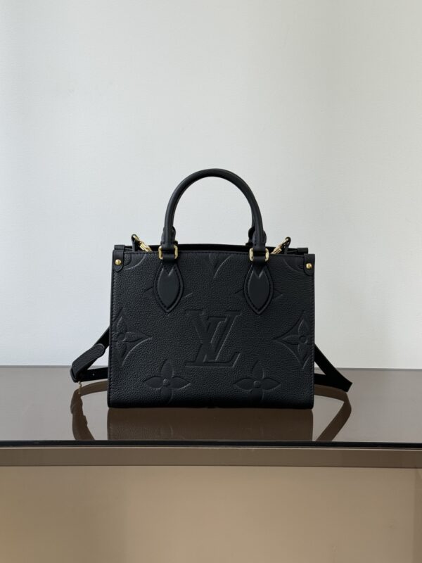 LOUIS VUITTON OntheGo PM Shoulder Handbag M45653 Monogram leather Black Size: 25×19×11.5CM