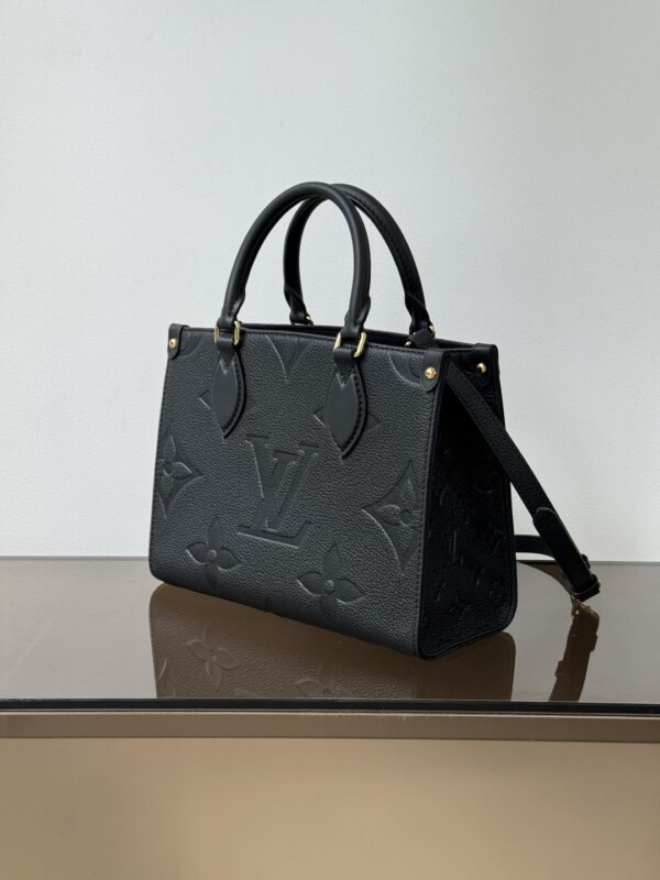 LOUIS VUITTON OntheGo PM Shoulder Handbag M45653 Monogram leather Black Size: 25×19×11.5CM - Image 3