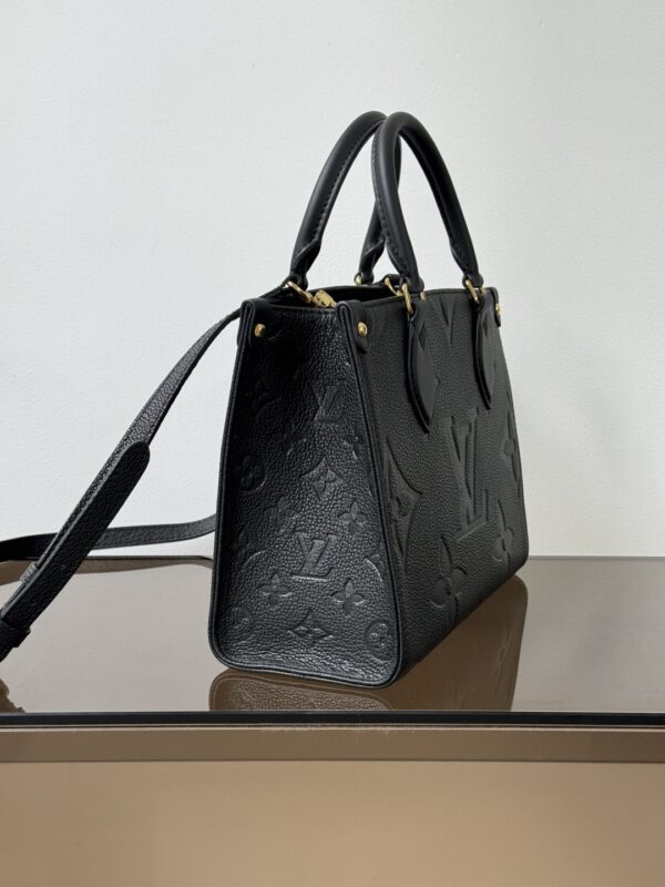 LOUIS VUITTON OntheGo PM Shoulder Handbag M45653 Monogram leather Black Size: 25×19×11.5CM - Image 4
