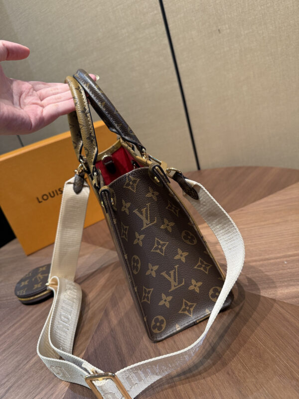 Authentic LOUIS VUITTON Monogram Giant On the Go PM M46373 Bag - Image 6