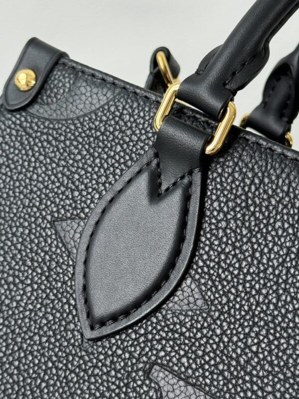 LOUIS VUITTON OntheGo PM Shoulder Handbag M45653 Monogram leather Black Size: 25×19×11.5CM - Image 7