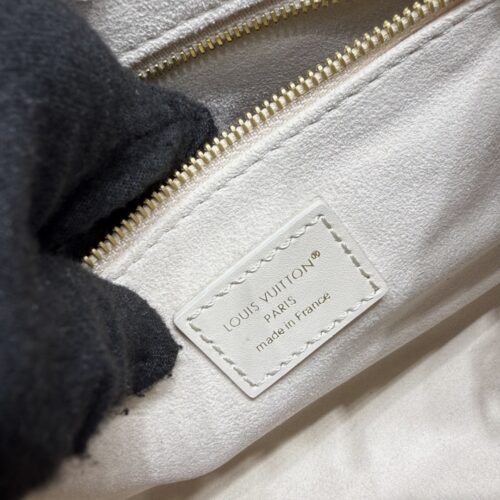 LOUIS VUITTON OntheGo PM Shoulder Handbag M25770 Monogram empreinte Dream Cream - Image 8