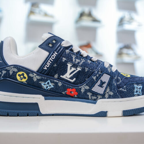 Louis Vuitton Trainer  Men's and Women Trainer Sneaker - Image 4