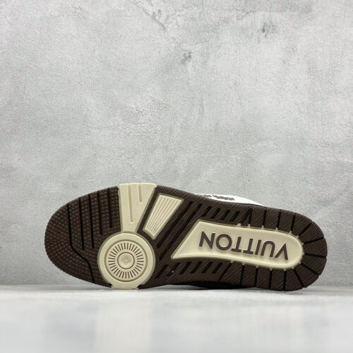 Louis Vuitton Trainer Low Sneaker  Men's and Women Trainer Sneaker - Image 5