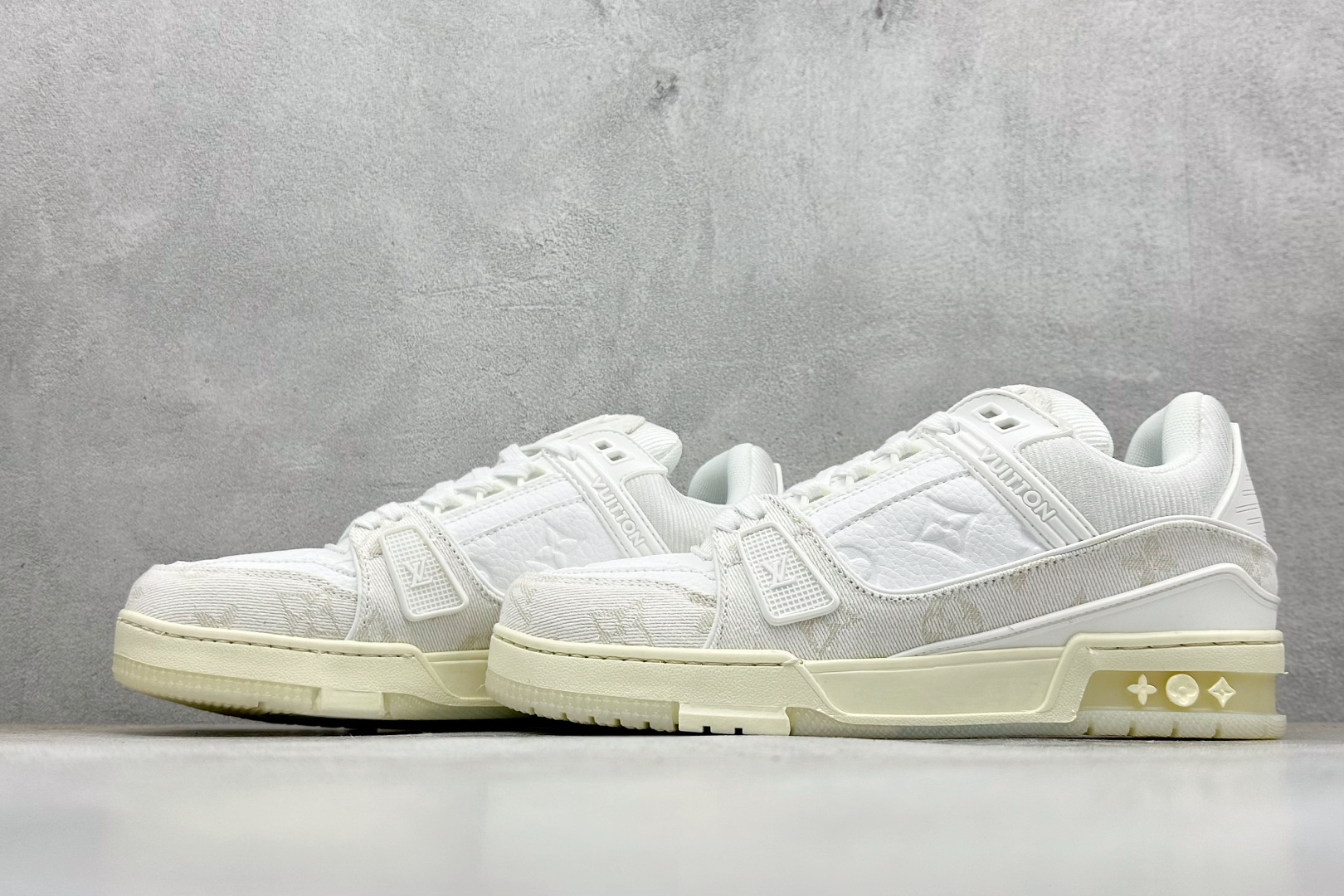 Louis Vuitton Trainer Low Sneaker  Men's and Women Trainer Sneaker