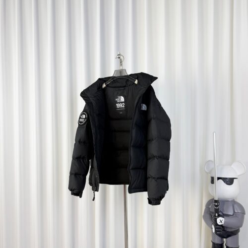 The North Face 1992 Women's Thick Velvet Down Jacket - Image 6