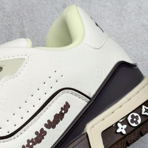 Louis Vuitton Trainer Low Sneaker  Men's and Women Trainer Sneaker - Image 9