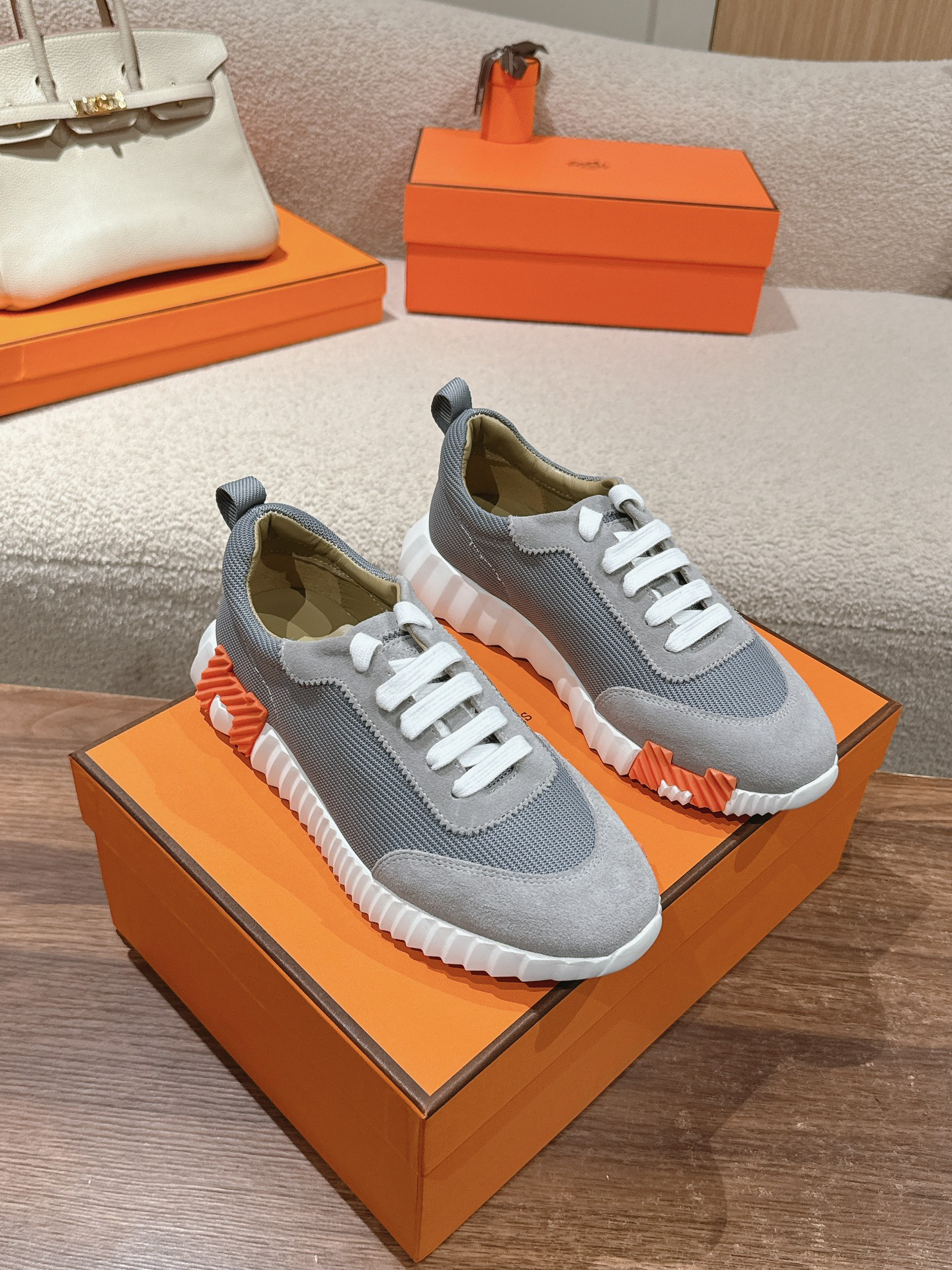 0 (1) Hermes 2024ss Bouncing Men's Women's Shoes - Image 1