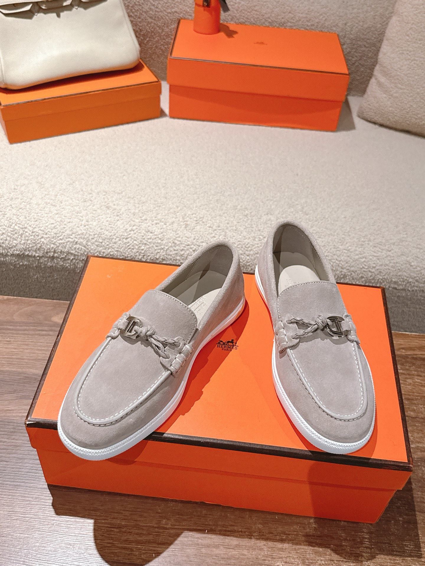 11 Hermes Lgnacio Men's Women's Light Gray Casual Shoes - Image 1