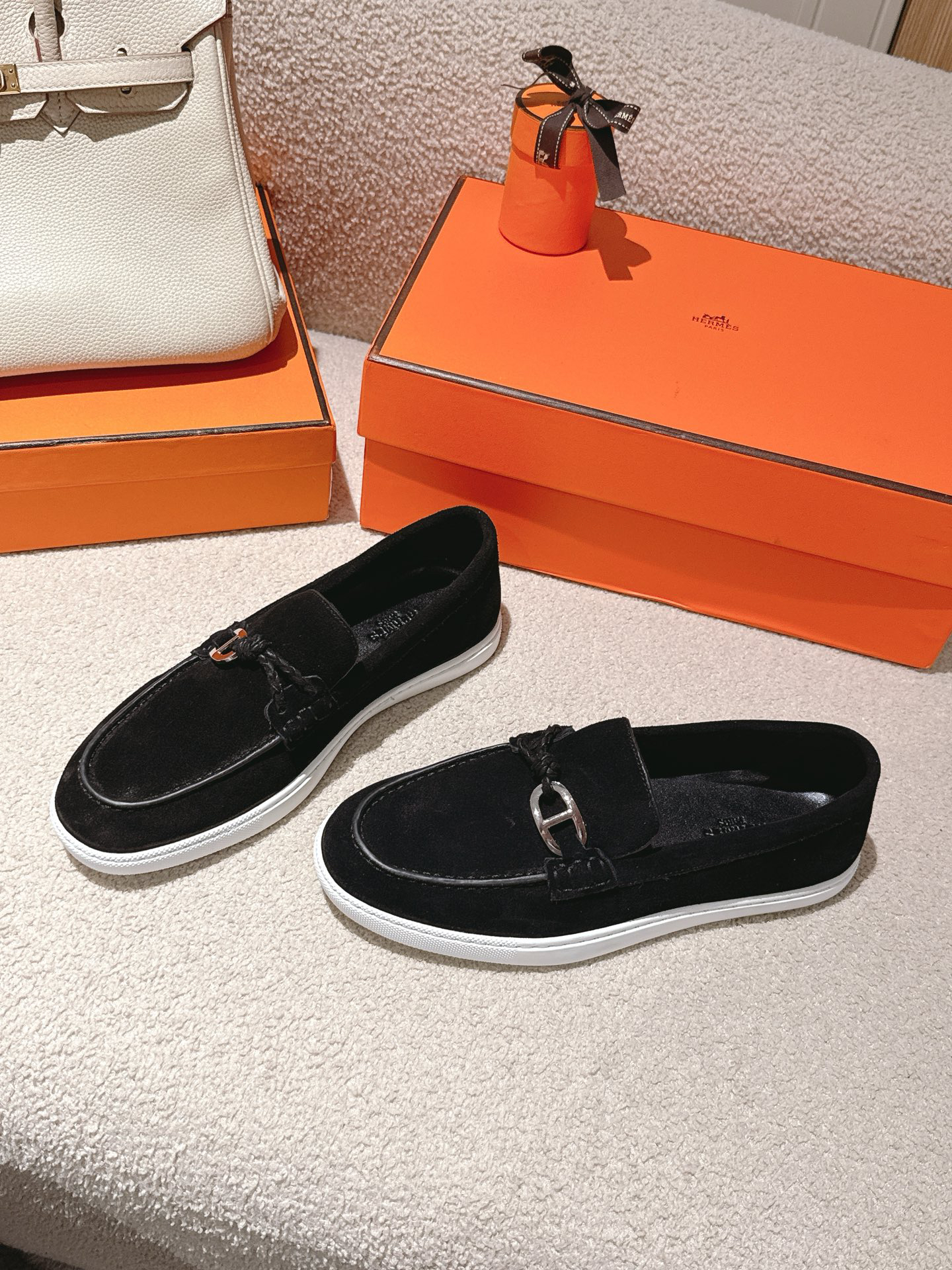 18 Hermes Lgnacio Men's Women's Black Casual Shoes - Image 1