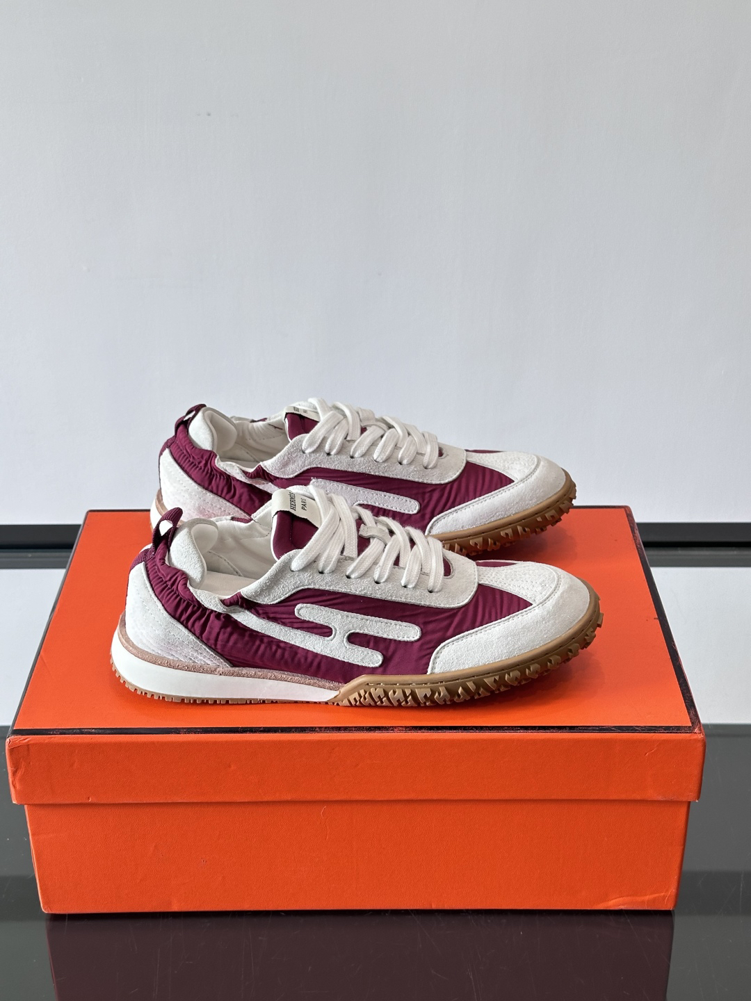 18 Hermes Jet Sneakers for White/Red Men’s Women’s Shoes - Image 1