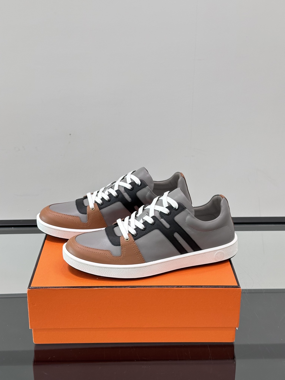 19 Hermes Join Light Gray Men's Casual Shoes - Image 1