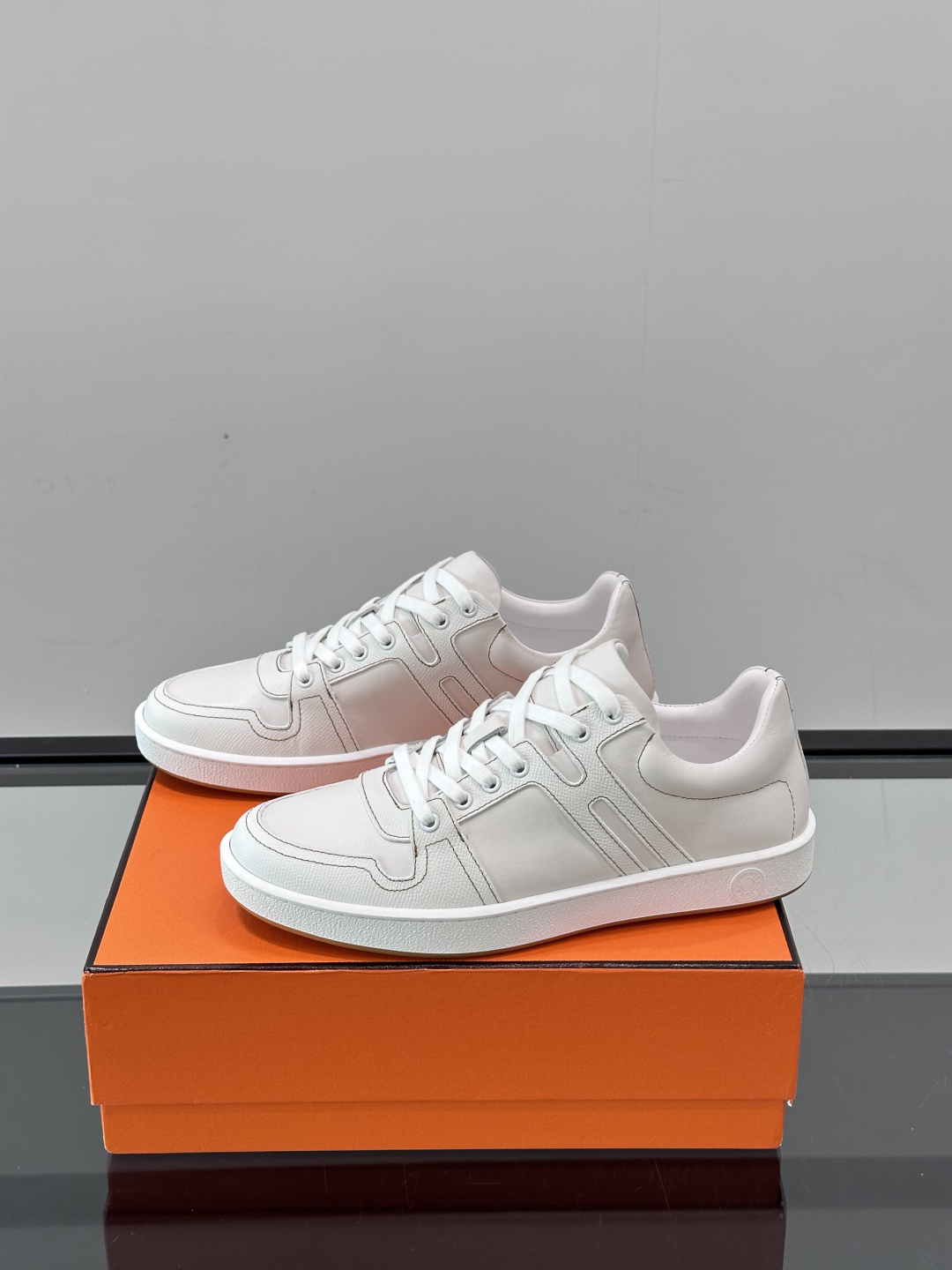 35 Hermes Join White Men's Casual Shoes - Image 1