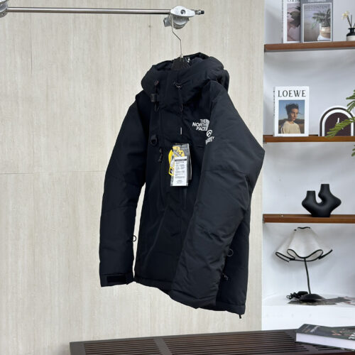 THE NORTH FACE Men's Women's McMurdo Parka - Image 5