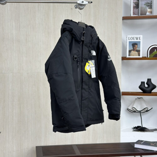 THE NORTH FACE Men's Women's McMurdo Parka - Image 4